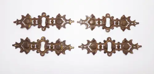 4 x Alte Möbelbeschläge Kommode Beschlag Messing Schlüsselloch Gründerzeit um 18