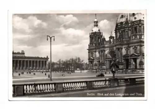 Foto Ak Berlin Blick auf den Lustgarten und Dom