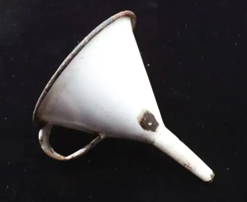 Alter Emaille Trichter Weiß blauer Rand Shabby