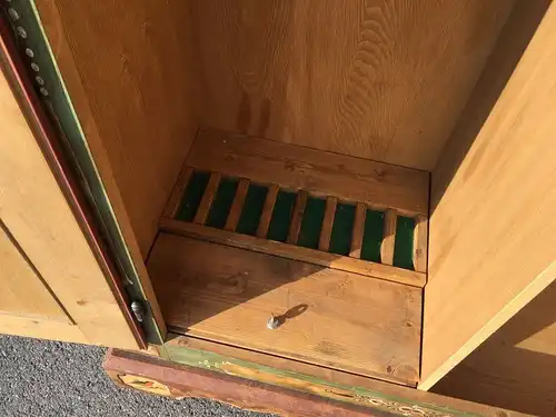 Originaler Original Voglauer  Schrank hand bemalt Waffenschrank A1543