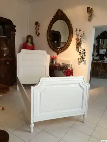 Hübsches altes Bauernbett Einzelbett Bett Bauernmöbel Chabby CHic  Nr. 8923