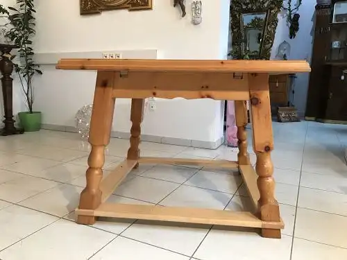 Hübscher massiver Bauerntisch Tisch Zirbenholz Auszugtisch