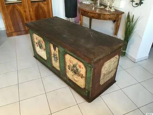 Urige alte Barock Truhe Landhaustruhe Bauerntruhe bemalt Naturholz A1413