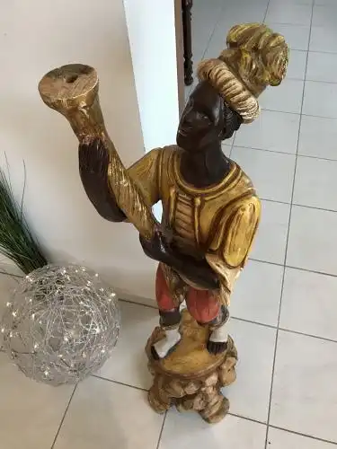 Skulptur Standleuchte Mohr Diener auf Sockel aus Holz / Stuck polychrom Luster -
