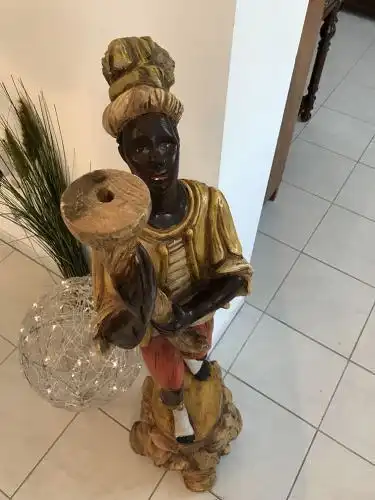 Skulptur Standleuchte Mohr Diener auf Sockel aus Holz / Stuck polychrom Luster -