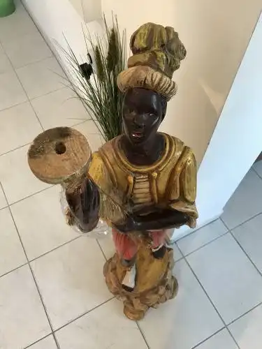 Skulptur Standleuchte Mohr Diener auf Sockel aus Holz / Stuck polychrom Luster -