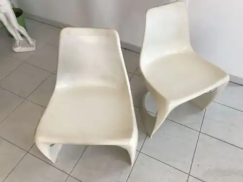 Paar Design Stühle Lounge Sessel aus weißem Kunststoff im Stil  W2206