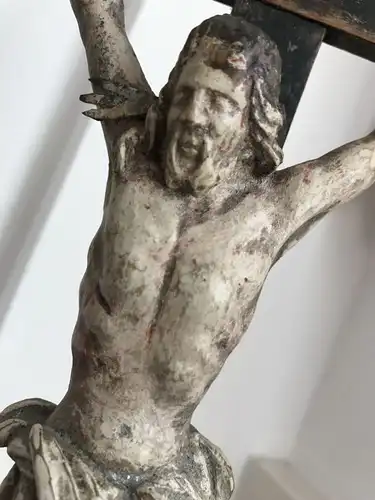 Standkreuz Kruzifix Dreinageltypus Memento Mori INRI geschnitzt & gefasst 19.Jh
