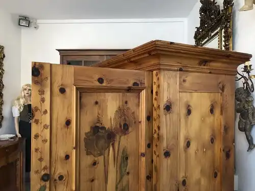 Hübscher eleganter Schrank Zirbenholz Bauernkasten Kasten X1792