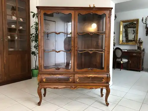 Barockstil Vitrine Nussholz Glasschrank Bücherschrank Stilvitrine  X1885