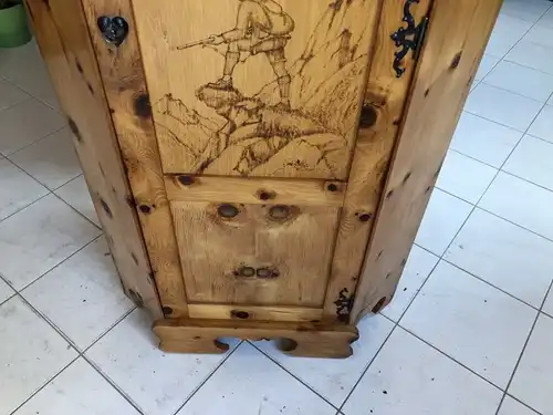 Zirbenholz Waffenschrank Eckschrank Jagdschrank X2339