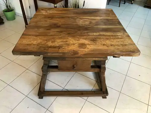 Alter massiver Tisch Bauerntisch Jogltisch Landhaustisch Nussbaum X1146