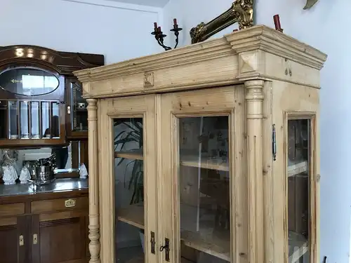 Restaurierte Gründerzeit Säulenvitrine Schrank Vitrine Z1650