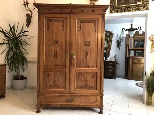 Traunmhafter Jugendstil Schrank Kleiderkasten Kasten Z1547