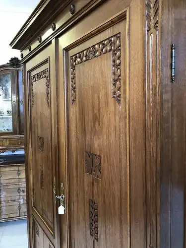 Traunmhafter Jugendstil Schrank Kleiderkasten Kasten Z1547