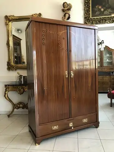 Traumhafter Jugendstil Kleiderschrank Marketiert Nussholz X2101