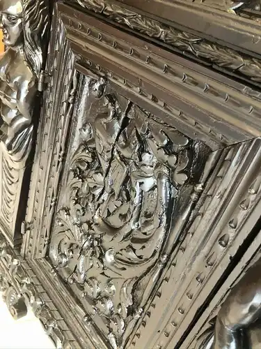 Figurale Historismus Anrichte Etagere Kredenz beschnitzt Buffet Z2159