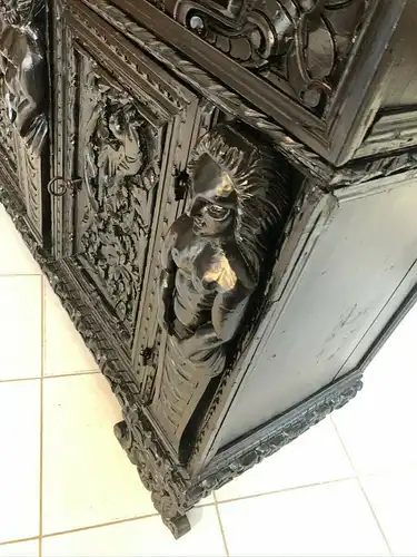 Figurale Historismus Anrichte Etagere Kredenz beschnitzt Buffet Z2159