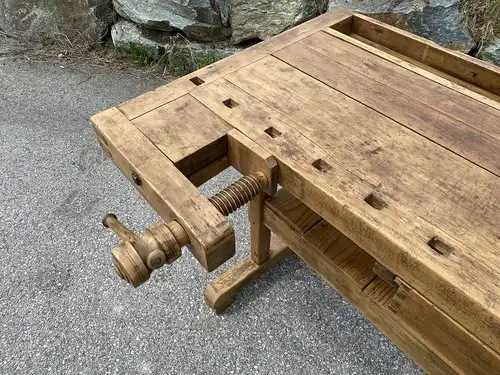 Urige alte Hobelbank, Werkbank, Schreinerbank restauriert - breite 202cm A2521
