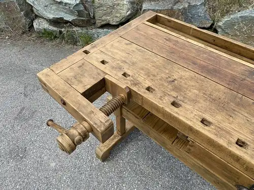 Urige alte Hobelbank, Werkbank, Schreinerbank restauriert - breite 202cm A2521