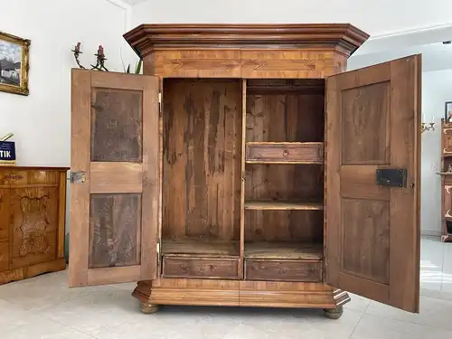 authentischer Barockschrank Hallenschrank i1686