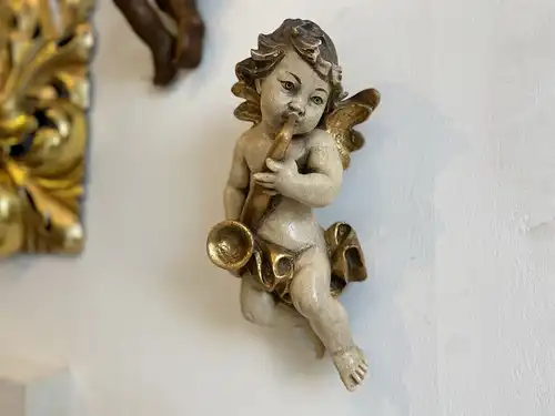 hübsche Engelsfigur Putto Holzfigur Holzschnitzerei E1951