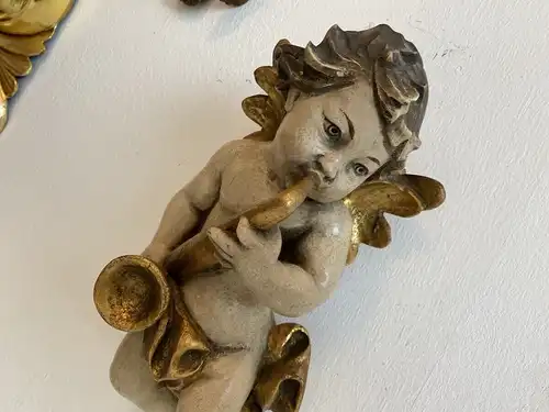 hübsche Engelsfigur Putto Holzfigur Holzschnitzerei E1951