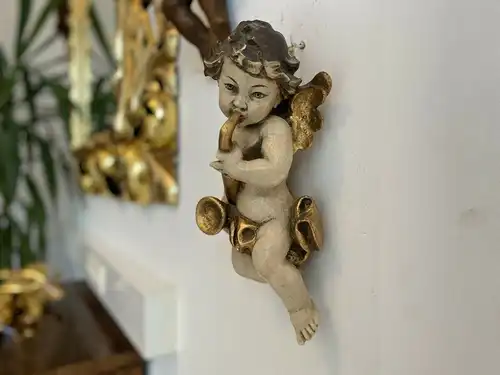 hübsche Engelsfigur Putto Holzfigur Holzschnitzerei E1951