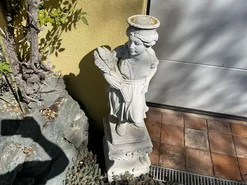 alte Beton Figur Aussendeko Gartendeko  Auss2