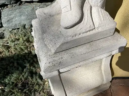 alte Beton Figur Aussendeko Gartendeko  Auss2