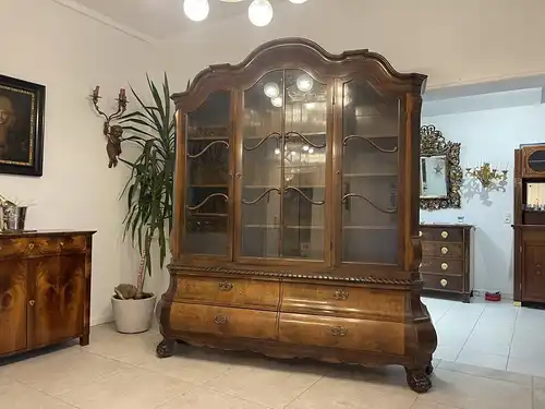 Barockstil Vitrine Nussholz Glasschrank Bücherschrank A4039