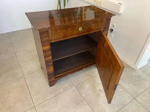 Sale Restaurierte Biedermeier Anrichte Nussholz A4136