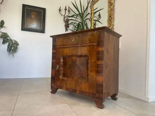 Sale Restaurierte Biedermeier Anrichte Nussholz A4136