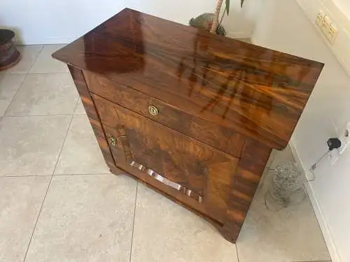 Sale Restaurierte Biedermeier Anrichte Nussholz A4136