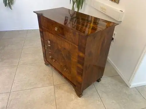 Sale Restaurierte Biedermeier Anrichte Nussholz A4136