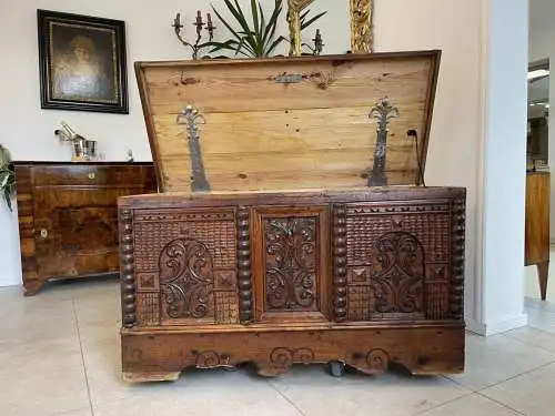 Originale Barock Truhe Beschnitzt Naturholz A4190