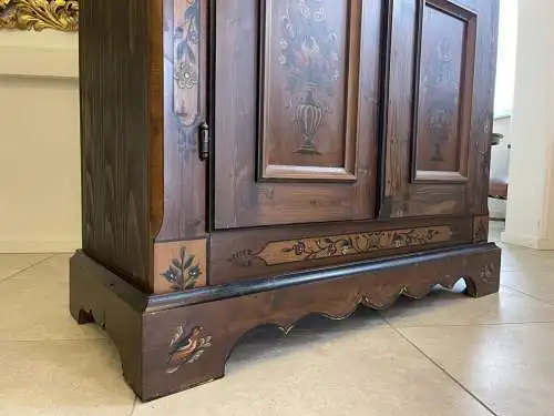 Voglauer Bauernschrank Kleiderschrank  Anno 1700 Braun A4040