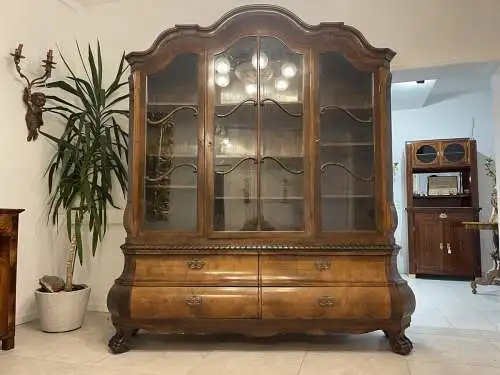 Barockstil Vitrine Nussholz Glasschrank Bücherschrank A4039