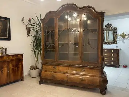 Barockstil Vitrine Nussholz Glasschrank Bücherschrank A4039