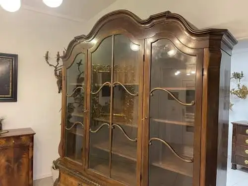 Barockstil Vitrine Nussholz Glasschrank Bücherschrank A4039