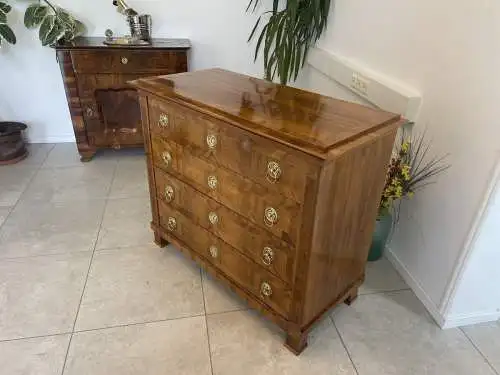 Sale Restaurierte Biedermeier Kommode Nussholz A4417