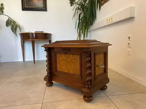 Restaurierte Barock Truhe Schmuckkasette Eichenholz Hartholz Sale  A5047