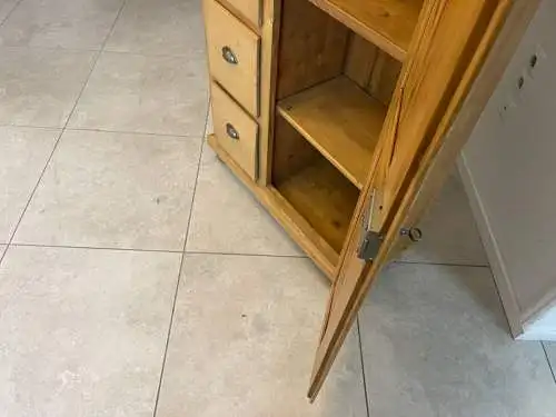 Bäuerlicher uriger Brotschrank Almerschrank Speiskasten Bauernkasten A5034