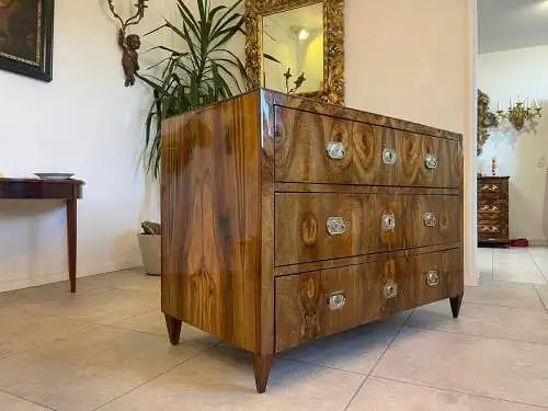 Sale Restaurierte Biedermeier Kommode Nussholz A5104