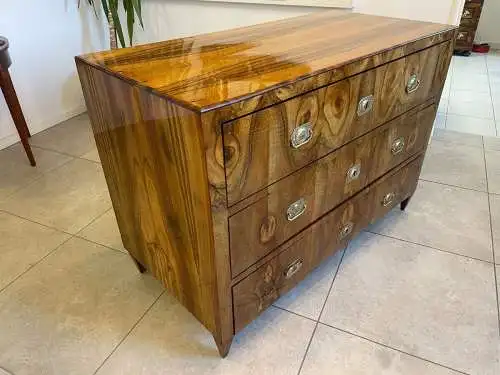 Sale Restaurierte Biedermeier Kommode Nussholz A5104