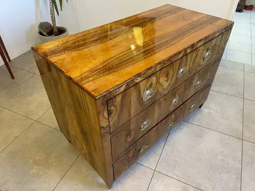 Sale Restaurierte Biedermeier Kommode Nussholz A5104