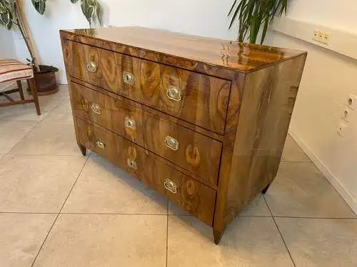 Sale Restaurierte Biedermeier Kommode Nussholz A5104