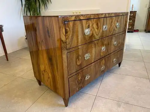 Sale Restaurierte Biedermeier Kommode Nussholz A5104