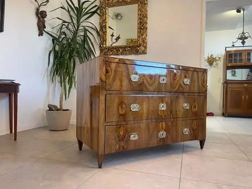 Sale Restaurierte Biedermeier Kommode Nussholz A5104