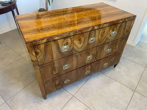 Sale Restaurierte Biedermeier Kommode Nussholz A5104